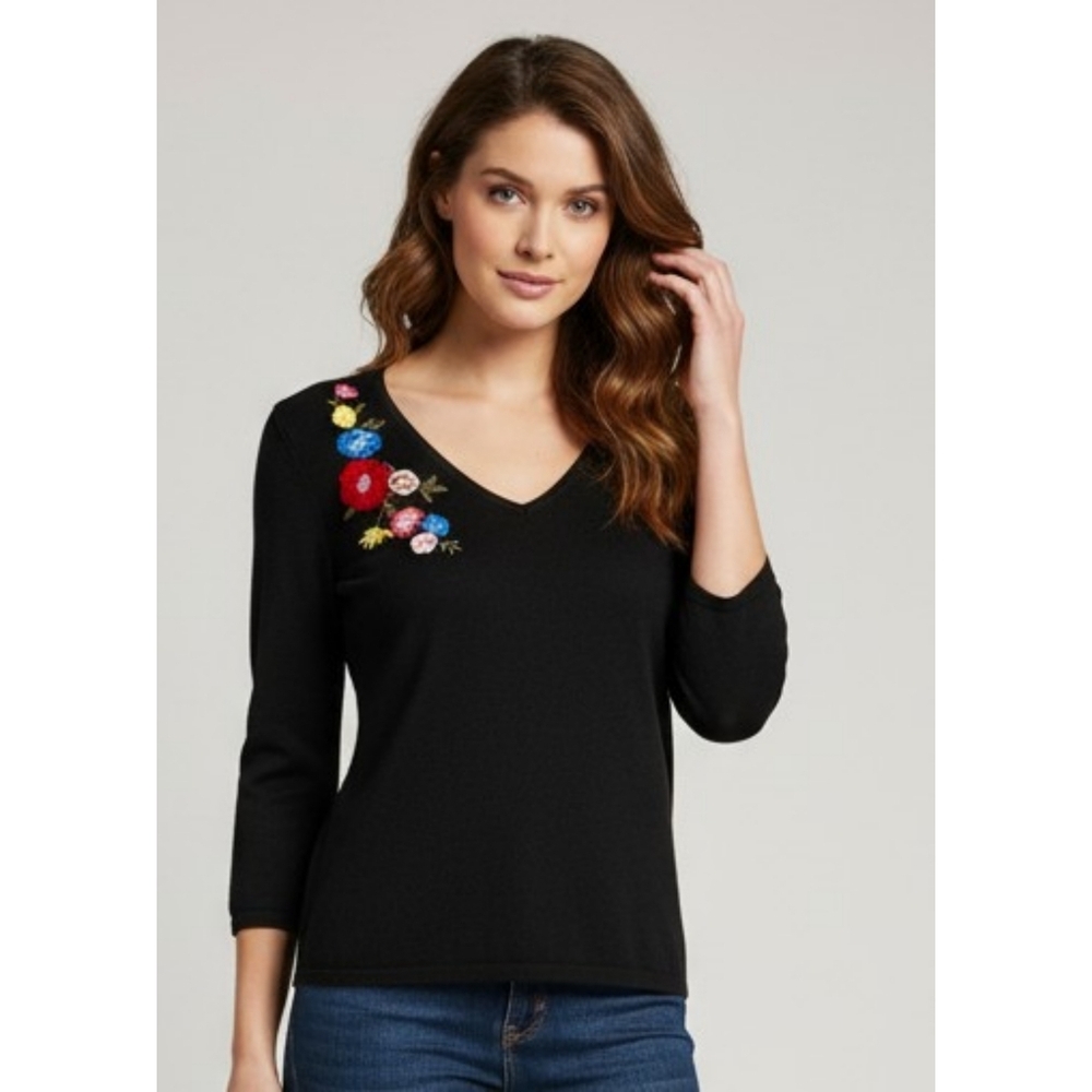Jeanne Pierre Vneck Embroidered Shoulder sweater Black Size M
